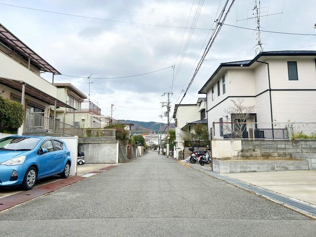 4LDK Modern House for Sale in Toyono, Osaka - Walk to Station - Thumbnail 2
