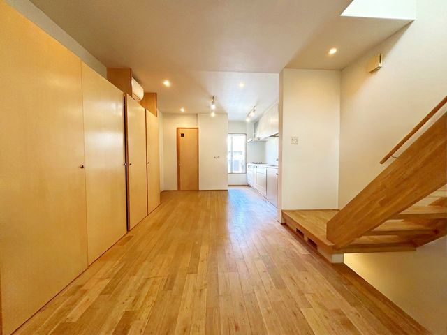 1LDK Detached House for Sale in Suminoe Ward, Osaka - Thumbnail 3