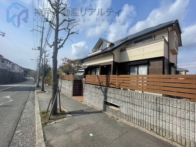 Renovated 4LDK House with Garden for Sale in Kobe's Suma Ward - Thumbnail 3