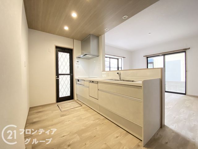 Renovated 4LDK Detached House for Sale in Himeji Oshio - Thumbnail 2
