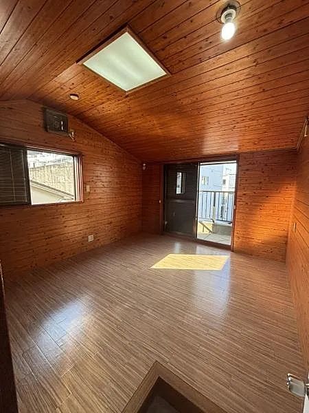 Renovated 3DK House Near Johoku Koen Dori Station in Osaka - Thumbnail 4