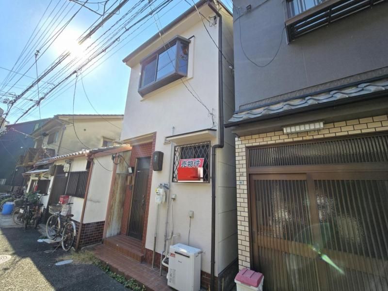Renovated 3DK House Near Johoku Koen Dori Station in Osaka - Thumbnail 2