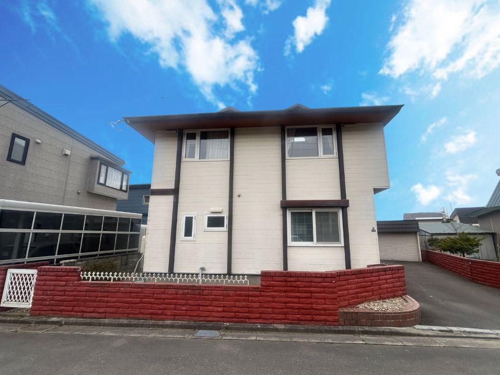 5LDK House for Sale on 112 Tsubo Lot in Hakodate, Hokkaido - Thumbnail 2