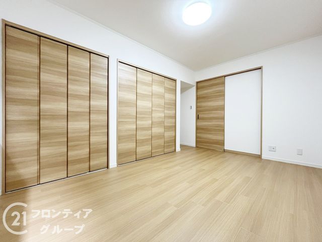 Renovated 3LDK House for Sale in Itami, Hyogo | Spacious Family Home - Thumbnail 3