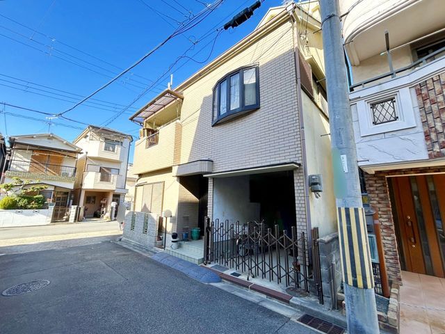 Two-Generation 3SLDK House with Garage in Takatsuki, Osaka - Thumbnail 2
