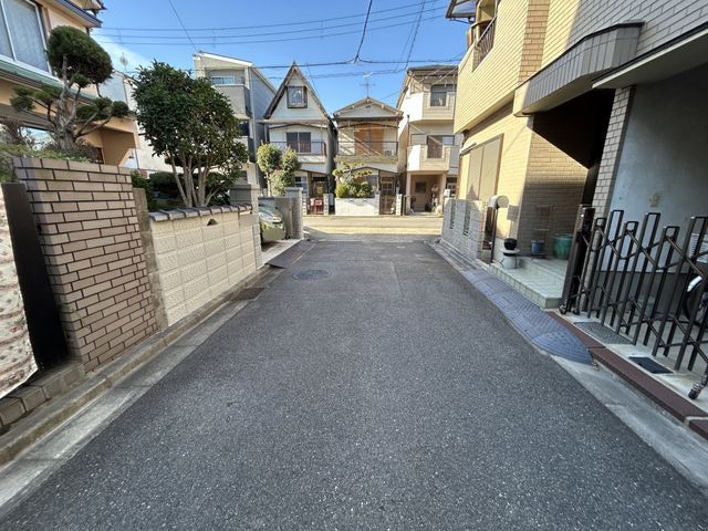 Two-Generation 3SLDK House with Garage in Takatsuki, Osaka - Thumbnail 4