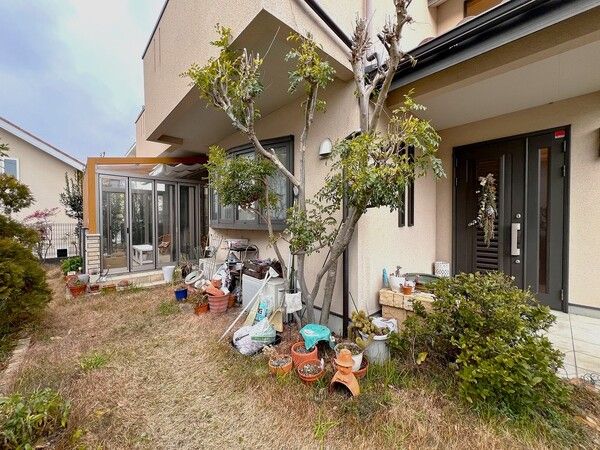 5LDK Detached House for Sale in Ashiya, Hyogo - Image 1
