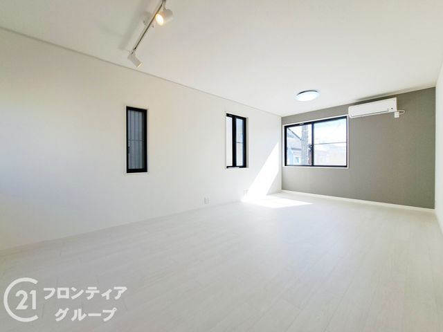 Fully Renovated 4LDK House for Sale in Higashiosaka, Osaka - Thumbnail 4