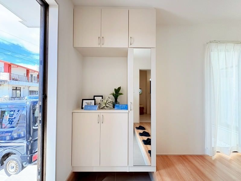 New 3LDK House in Okinawa City with 4-Car Parking - Thumbnail 3