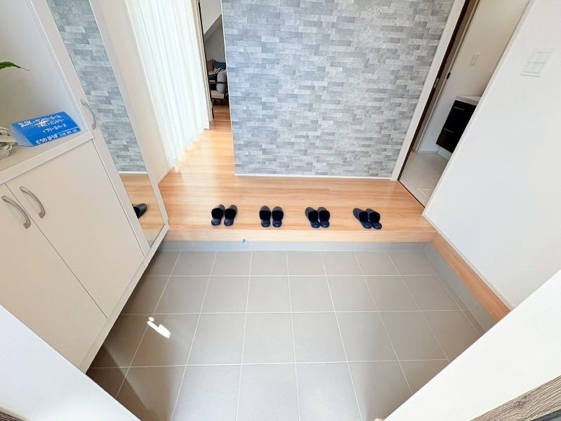 New 3LDK House in Okinawa City with 4-Car Parking - Thumbnail 4