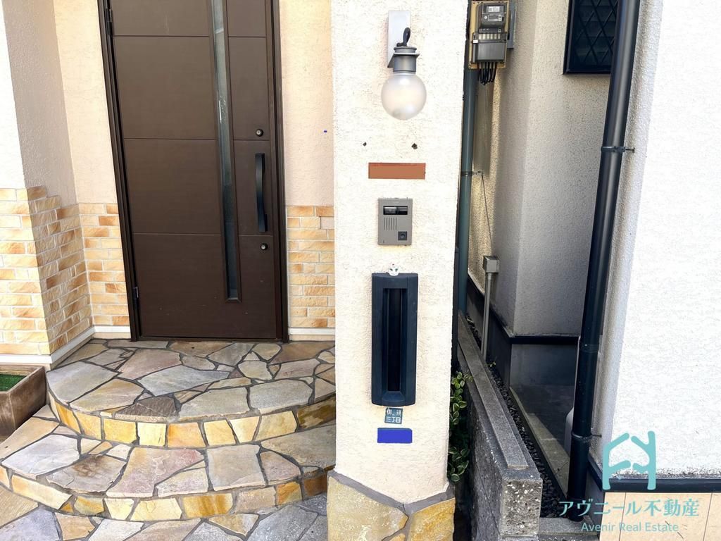 4LDK Detached House with Loft for Sale in Daito City, Osaka - Thumbnail 3