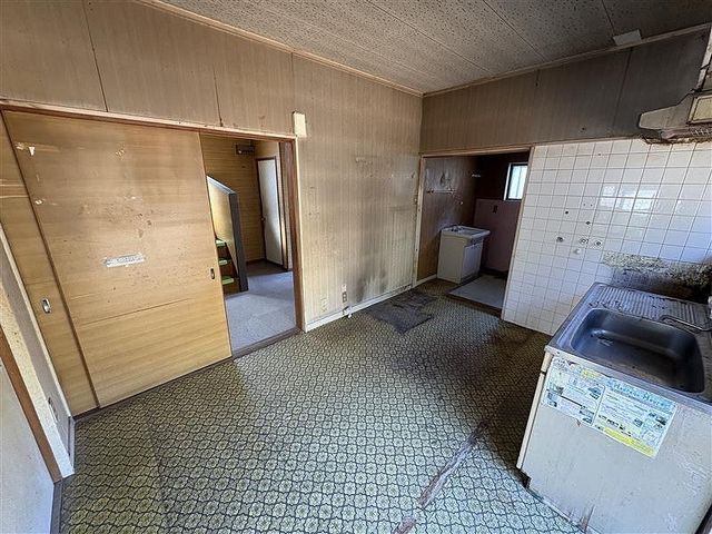 5DK Detached House for Sale in Himeji, Hyogo - 2800000 Yen - Thumbnail 4