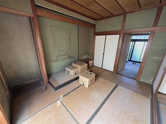 5DK Detached House for Sale in Himeji, Hyogo - 2800000 Yen - Thumbnail 3