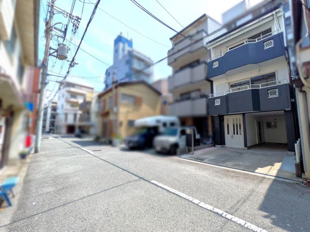 4LDK Steel-Frame House for Sale in Osaka Kita Ward, Near Tenjimbashisuji Rokuchome Station - Image 1