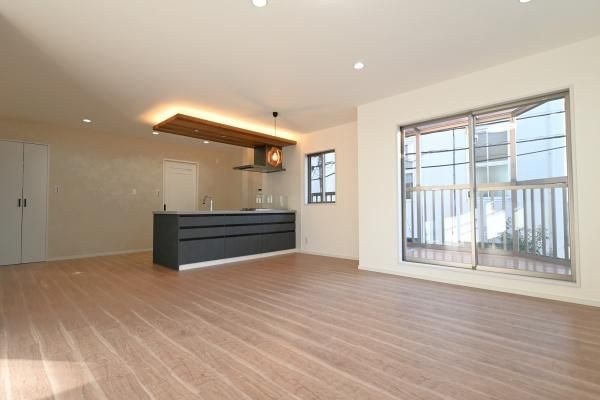 Renovated 4-Bedroom House near Mikuni Station, Osaka - Thumbnail 3