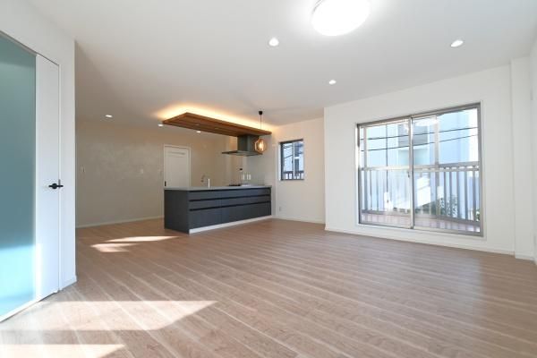 Renovated 4-Bedroom House near Mikuni Station, Osaka - Thumbnail 2
