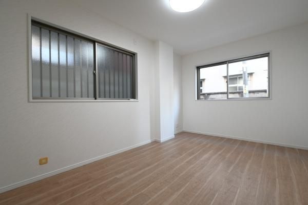 Renovated 4-Bedroom House near Mikuni Station, Osaka - Thumbnail 4