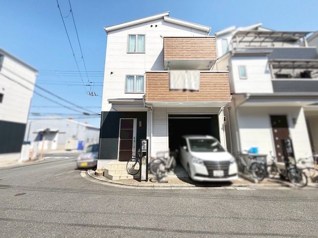 4LDK Family Home for Sale in Kadoma, Osaka | 2006 Build - Thumbnail 2
