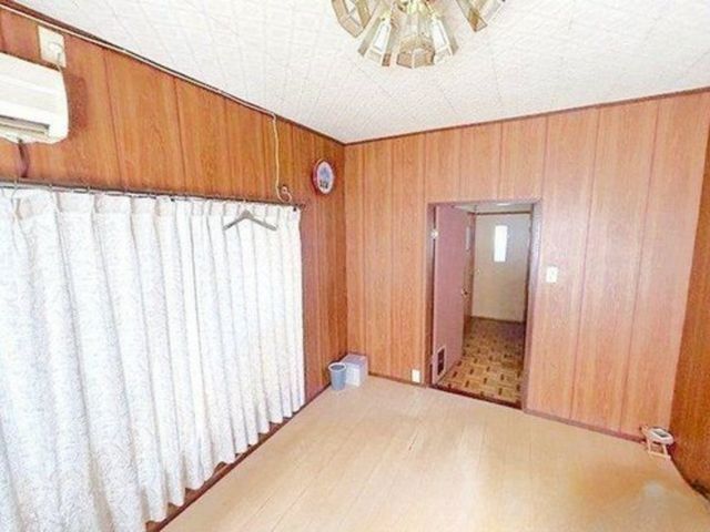 4LDK House for Sale in Matsubara City, Osaka Near Station - Image 1