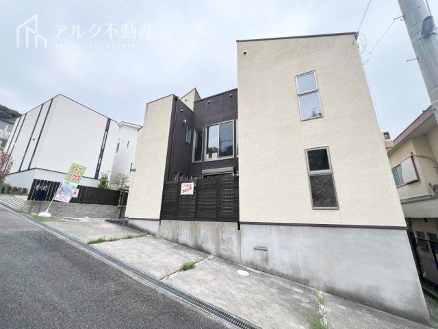 3LDK Designer House for Sale in Nishinomiya Kurakuen - Thumbnail 2