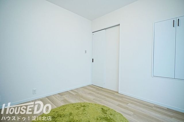 Renovated 2LDK House for Sale Near Tsukamoto Station, Osaka - Thumbnail 2