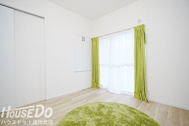 Renovated 2LDK House for Sale Near Tsukamoto Station, Osaka - Thumbnail 3