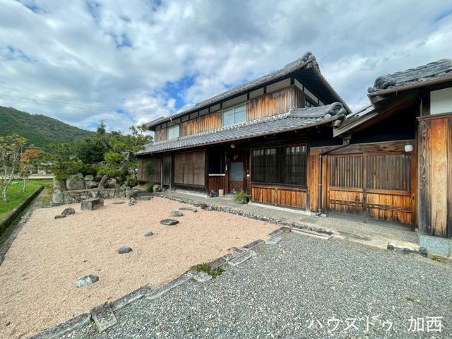 Renovated 1965 Kominka House in Taka, Hyogo - 13 Rooms, 718m² Land - Image 1