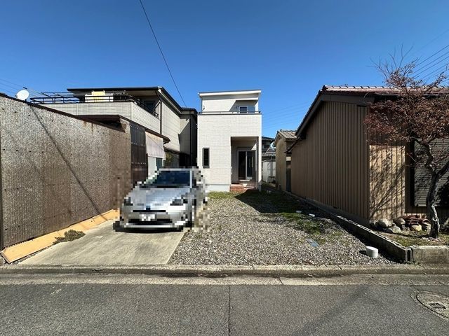 3LDK Detached House for Sale in Yokkaichi, Mie Prefecture - Thumbnail 2