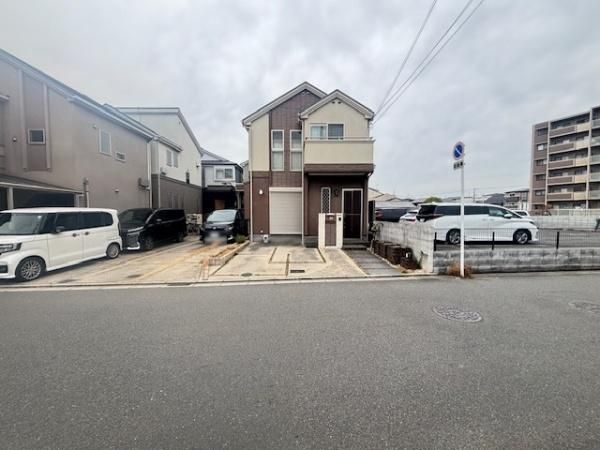 4LDK Detached House for Sale in Higashiosaka, Osaka - Thumbnail 2