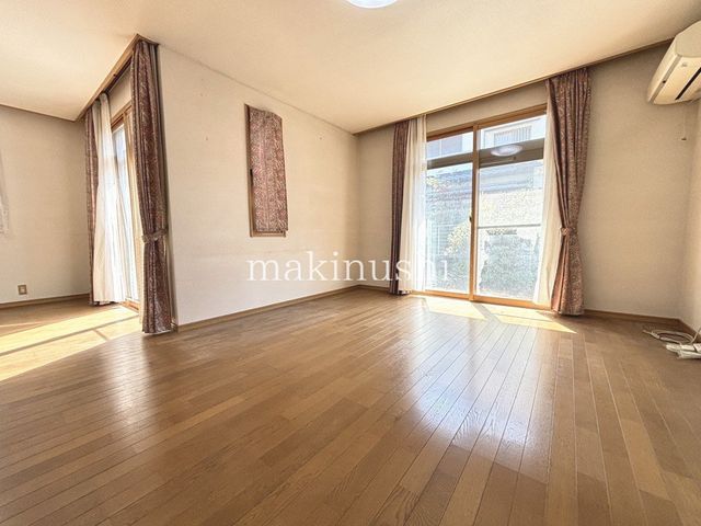 4LDK House with Large Garden for Sale in Kawachinagano, Osaka - Thumbnail 3