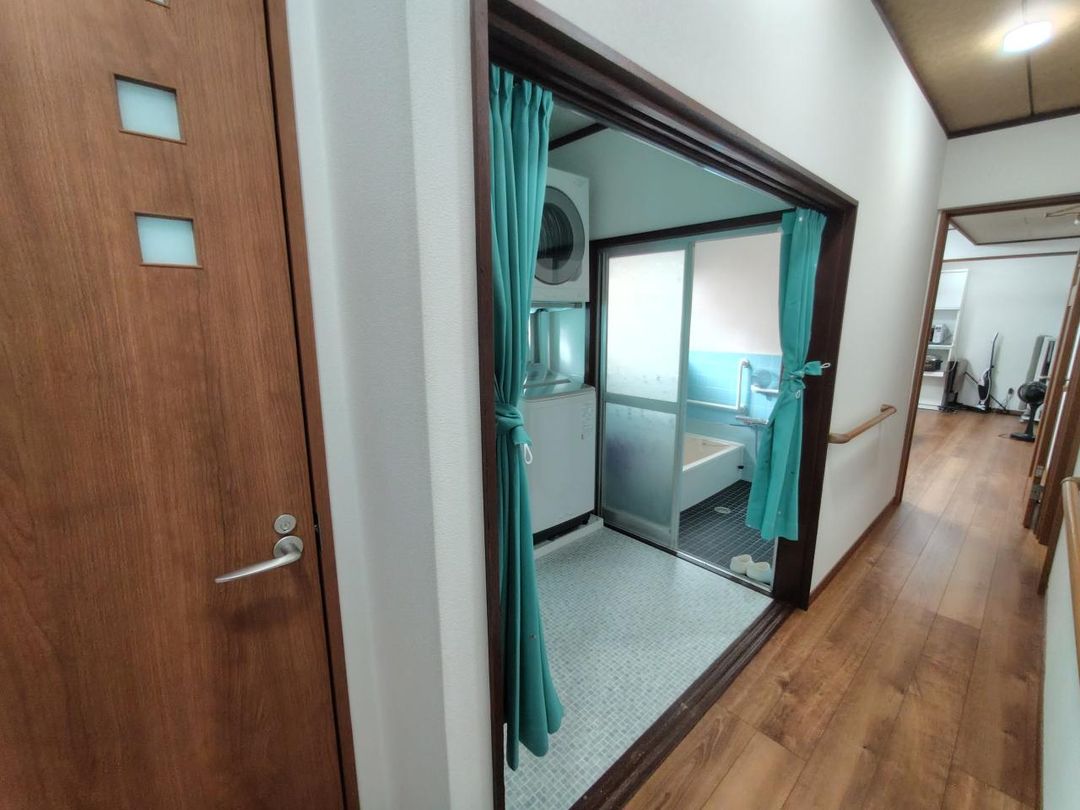 7SLDK Detached House for Sale in Hannan City, Osaka - Thumbnail 2