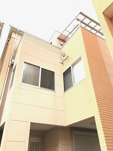 4LDK All-Electric House for Sale in Neyagawa City, Osaka - Thumbnail 3