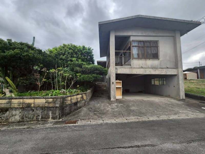 5LDK RC House on 573sqm Land in Yaese, Okinawa - Thumbnail 2