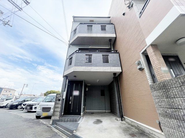Renovated 3LDK House 7 Min from Hirano Station, Osaka - Thumbnail 2