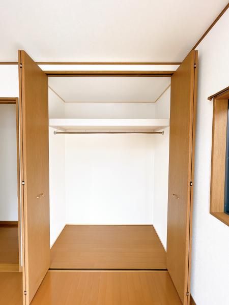 Renovated 4LDK House with Garden & Parking in Kobe Suma - Thumbnail 3