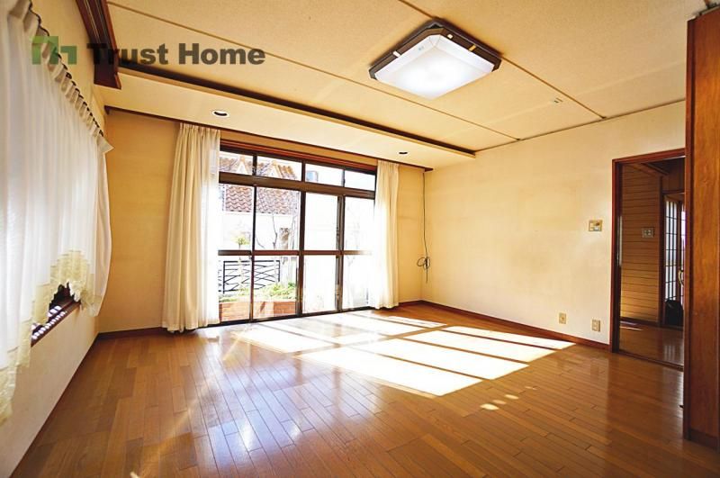 5LDK House for Sale in Tarumi, Kobe with Recent Exterior Renovation - Thumbnail 3