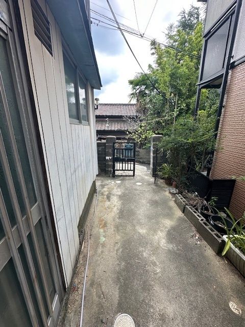 6DK Wooden House Near Hiraoka Station, Higashiosaka - Thumbnail 2