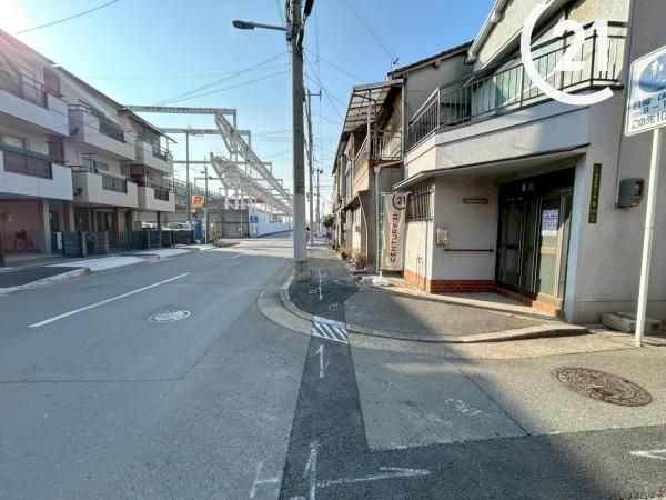 Corner Lot Vacant House for Sale in Osaka Taisho Ward - Thumbnail 2