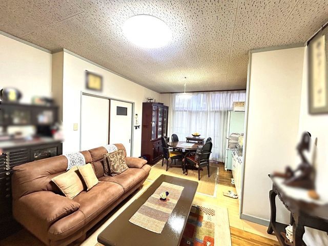 4LDK Detached House for Sale in Neyagawa, Osaka - Thumbnail 2