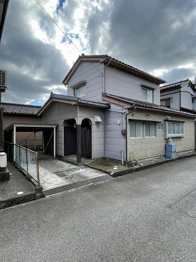 Traditional House in Imizu with Garden — Image 1, Imizu, Toyama