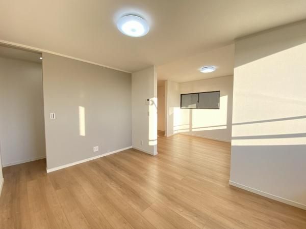 4LDK House for Sale in Tarumi, Kobe with Sea and Bridge Views - Thumbnail 3