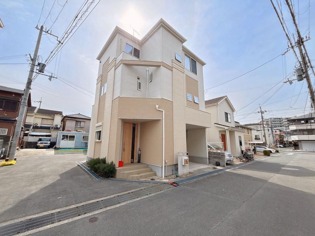 4LDK Modern House for Sale in Toyonaka, Osaka - Thumbnail 2