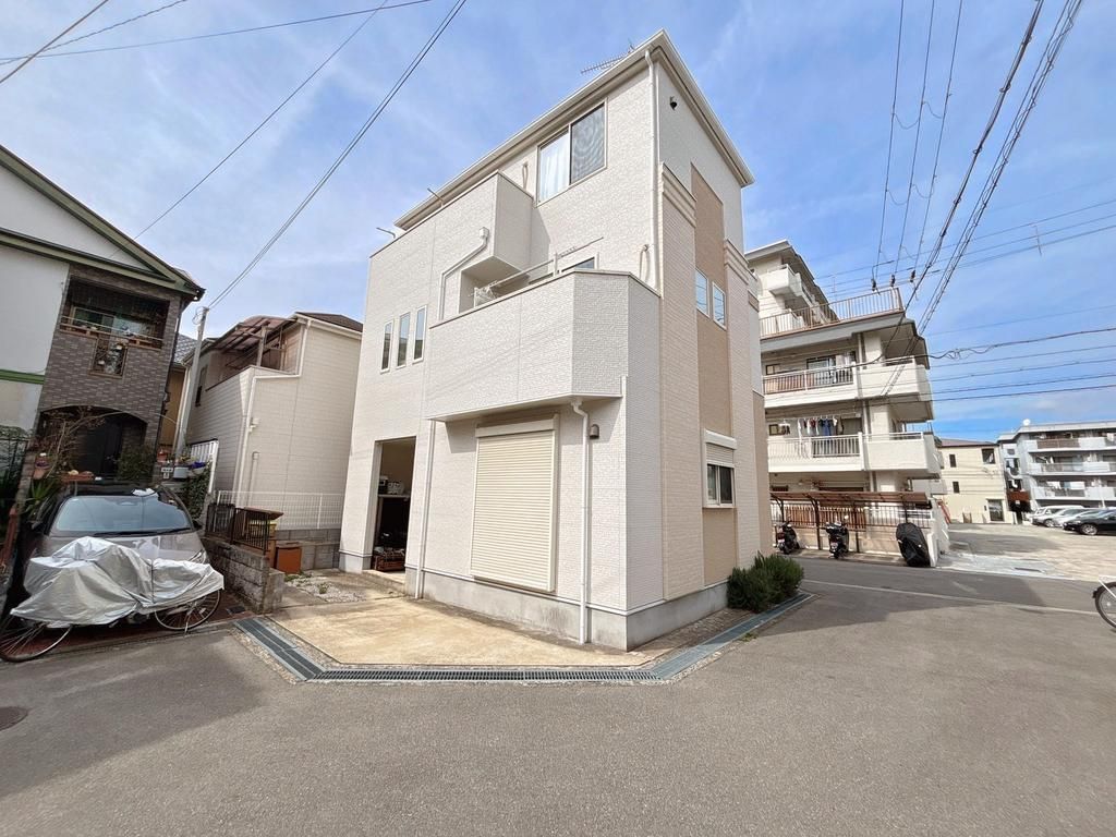 4LDK Modern House for Sale in Toyonaka, Osaka - Thumbnail 3