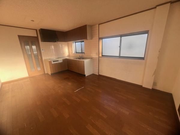 3LDK Steel Frame House with Solar Power in Matsubara, Osaka - Thumbnail 3