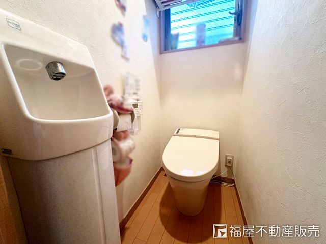 3-Story Corner Lot Home with Eco Cute near Kita-Kagaya Station, Osaka - Thumbnail 3