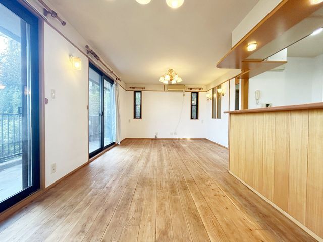 Two-Generation 4DK House for Sale in Sumiyoshi Yamate, Kobe - Thumbnail 4