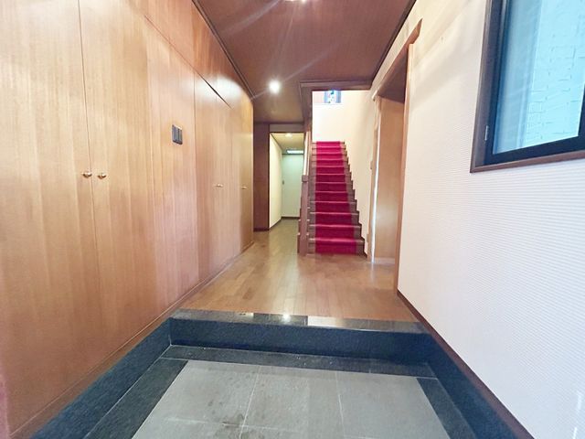 Two-Generation 4DK House for Sale in Sumiyoshi Yamate, Kobe - Thumbnail 3