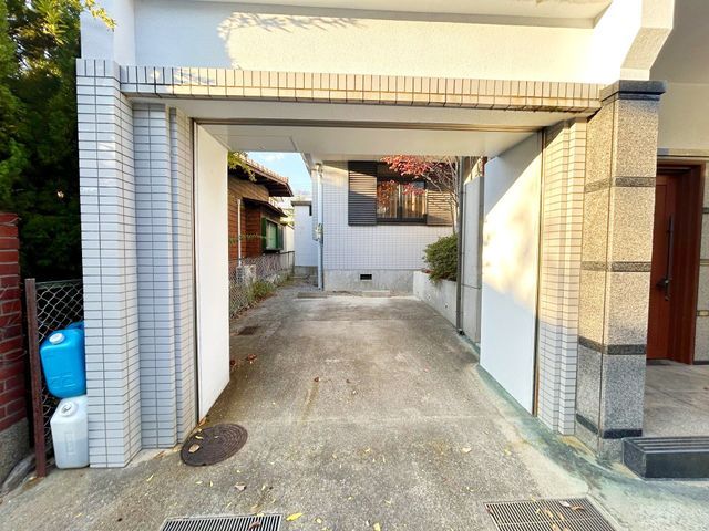 Two-Generation 4DK House for Sale in Sumiyoshi Yamate, Kobe - Thumbnail 2