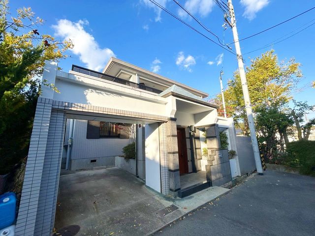 Two-Generation 4DK House for Sale in Sumiyoshi Yamate, Kobe - Image 1