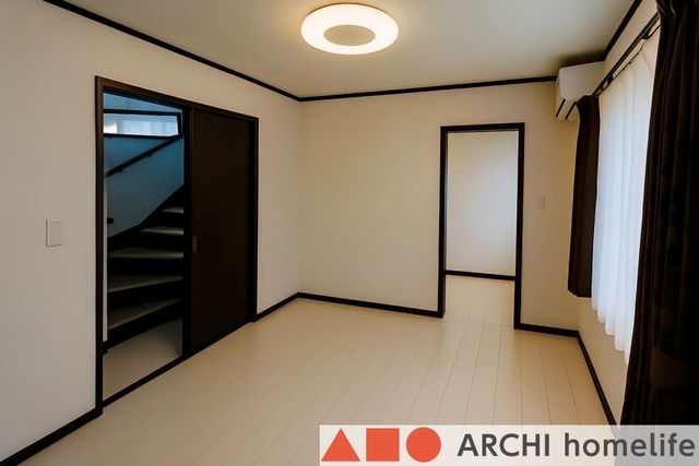 2012 3-Story Home with Solar & Elevator in Himeji - Thumbnail 3